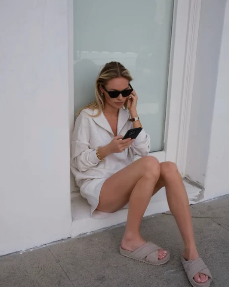 Varley Ronley Quilted Slides 2.0 Mink Stone 2 Varley Ronley Quilted Slides 2.0 Mink Stone - Image 2