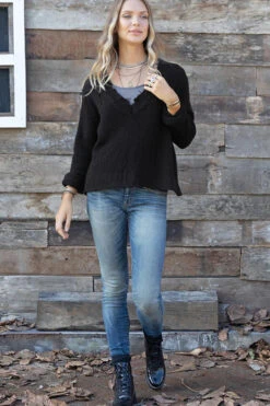 DESTROYED V SOLID BLACK SWEATER